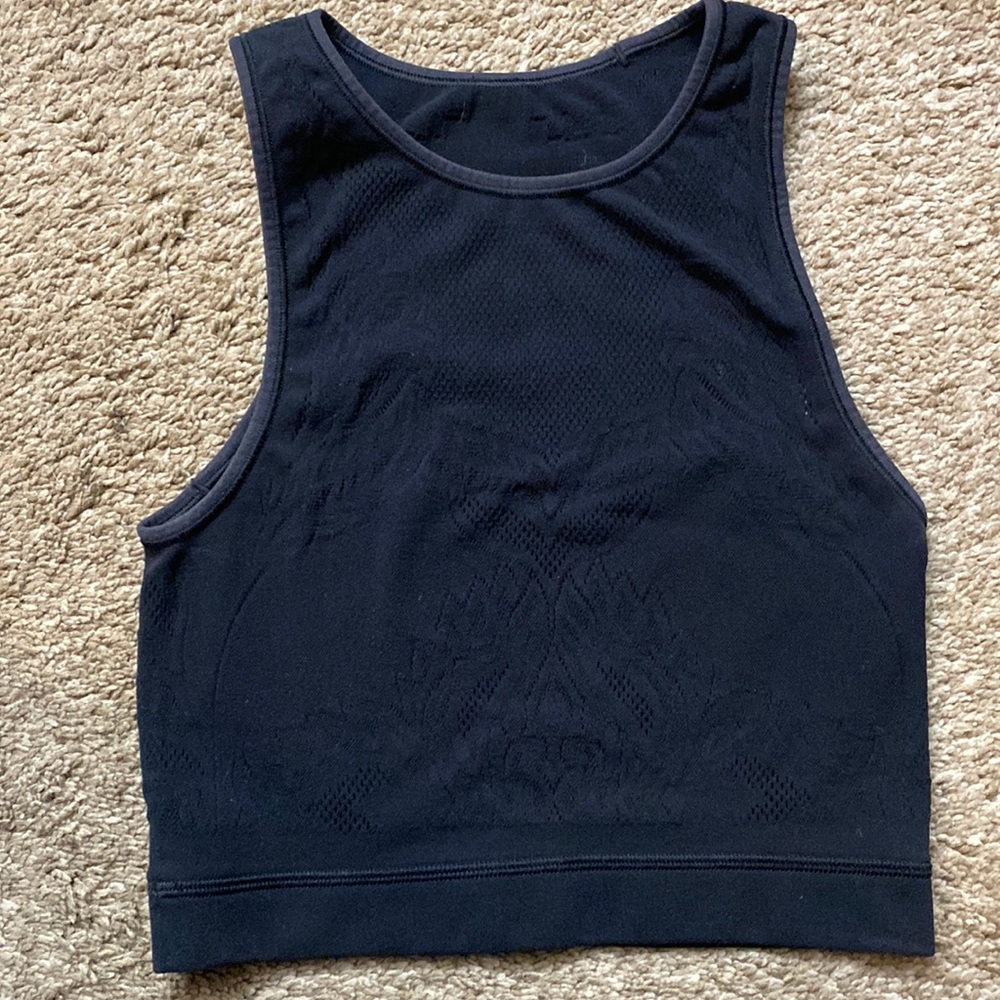 Lululemon reveal tank crop